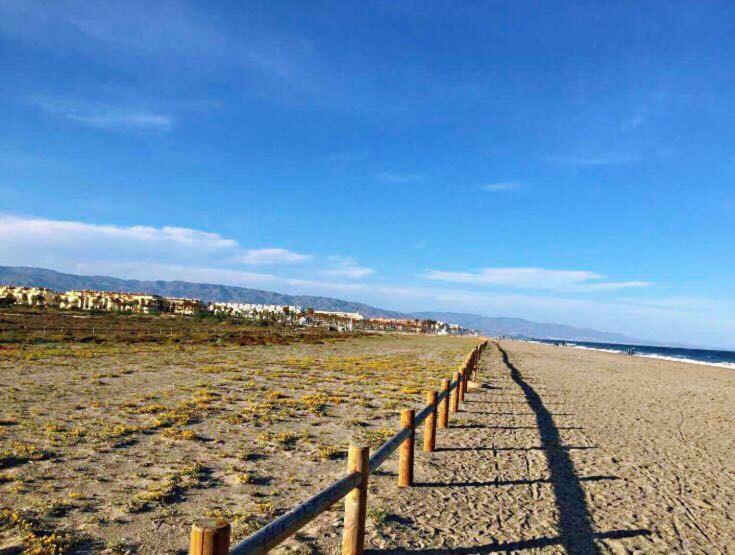 Apartamento Lujo, Primera linea playa, Garaje, Wifi, Piscina climatizada Roquetas de Mar Esterno foto